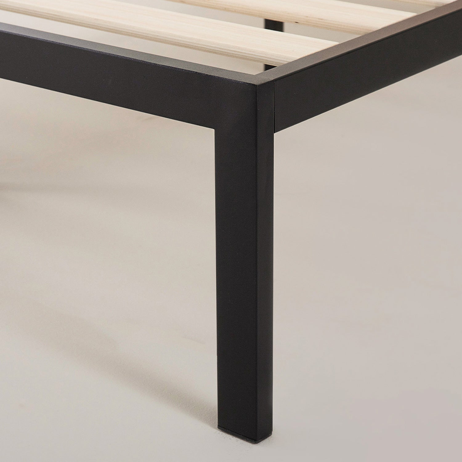 【アウトレット】【外装不良】Sonoma ベッドフレーム スチール&ウッド ヘッドボード付 36cm ブラック 木目