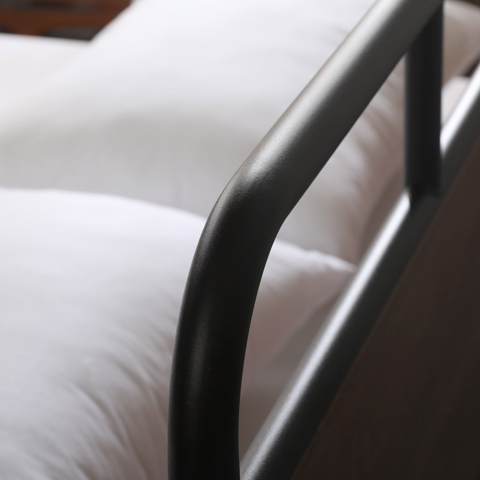 【良品アウトレット】【旧規格】Santa Fe ベッドフレーム スチール&ウッド ヘッドボード付 30cm ブラック